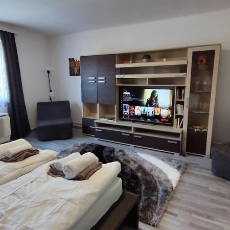 Freedom-Fehervar Apartman セーケシュフェヘールヴァール エクステリア 写真