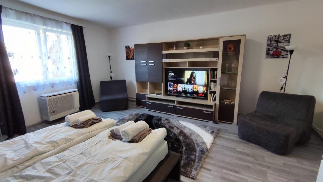 Freedom-Fehervar Apartman セーケシュフェヘールヴァール エクステリア 写真