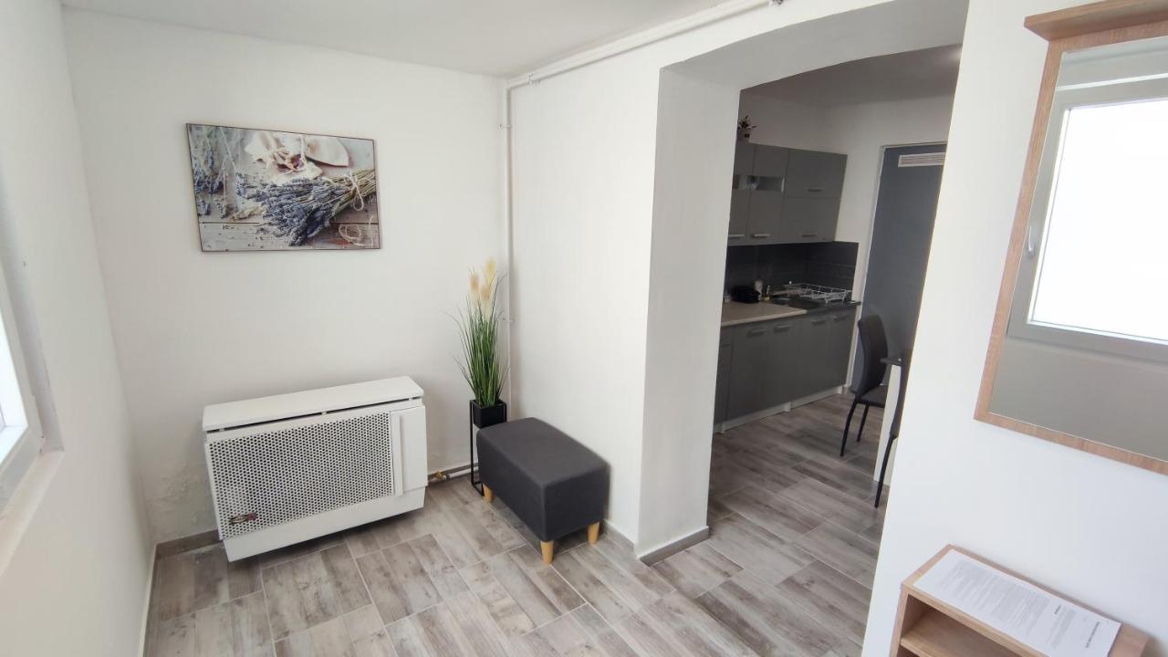 Freedom-Fehervar Apartman セーケシュフェヘールヴァール エクステリア 写真